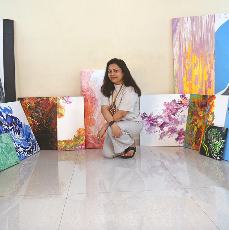 Deepa Kulkarni With Her Canvas