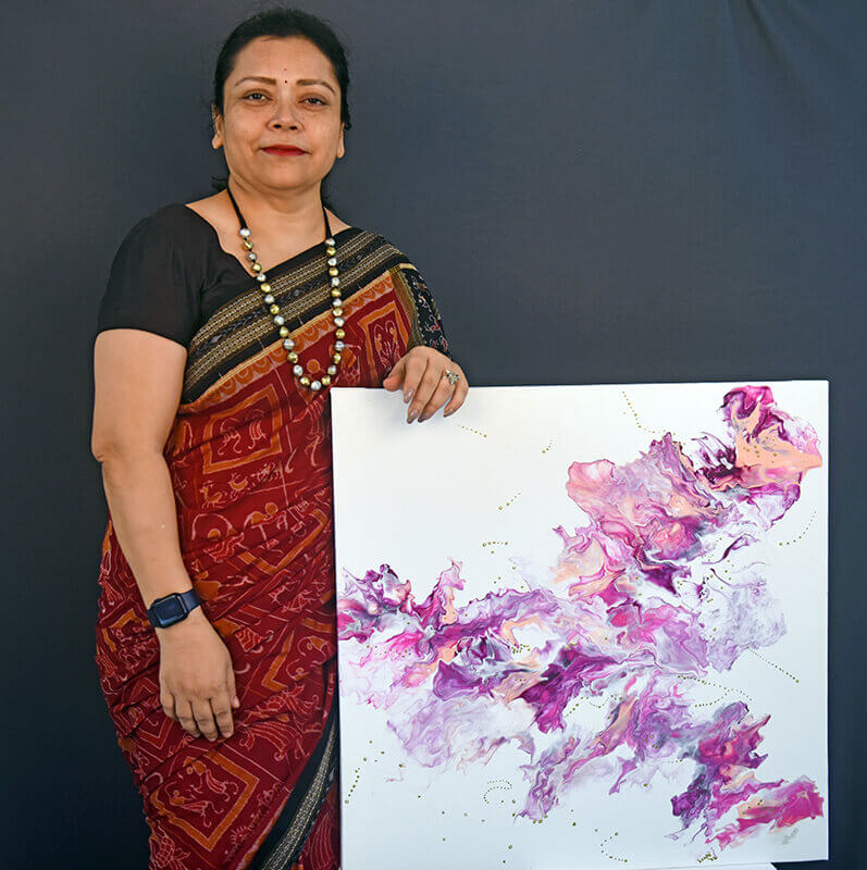 Deepa Kulkarni With Her Canvas